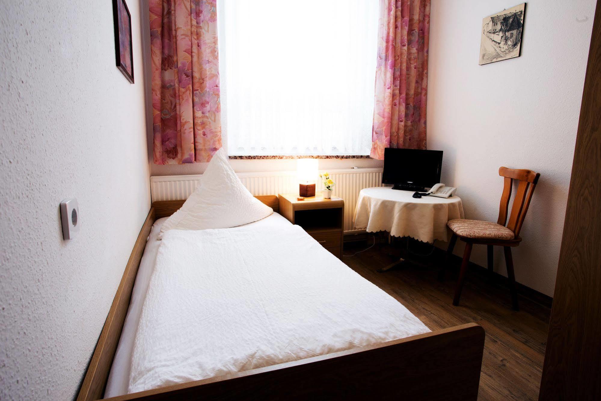 Hotel Am Stadtpark Nordhausen Buitenkant foto