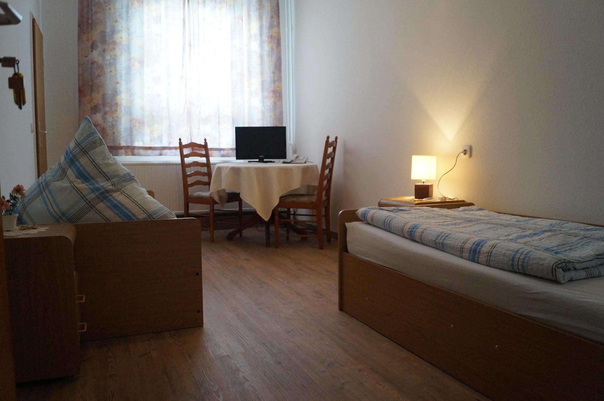 Hotel Am Stadtpark Nordhausen Buitenkant foto